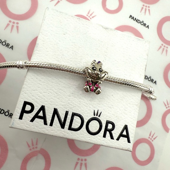 Pandora Alice in wonderland smiling Cheshire Cat charm - Picture 2 of 3